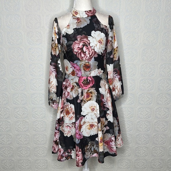 JESSICA WRIGHT | by SisterGlam VIOLET MULTICOLOUR FLORAL DRESS w/ Cold S… - Picture 2 of 16